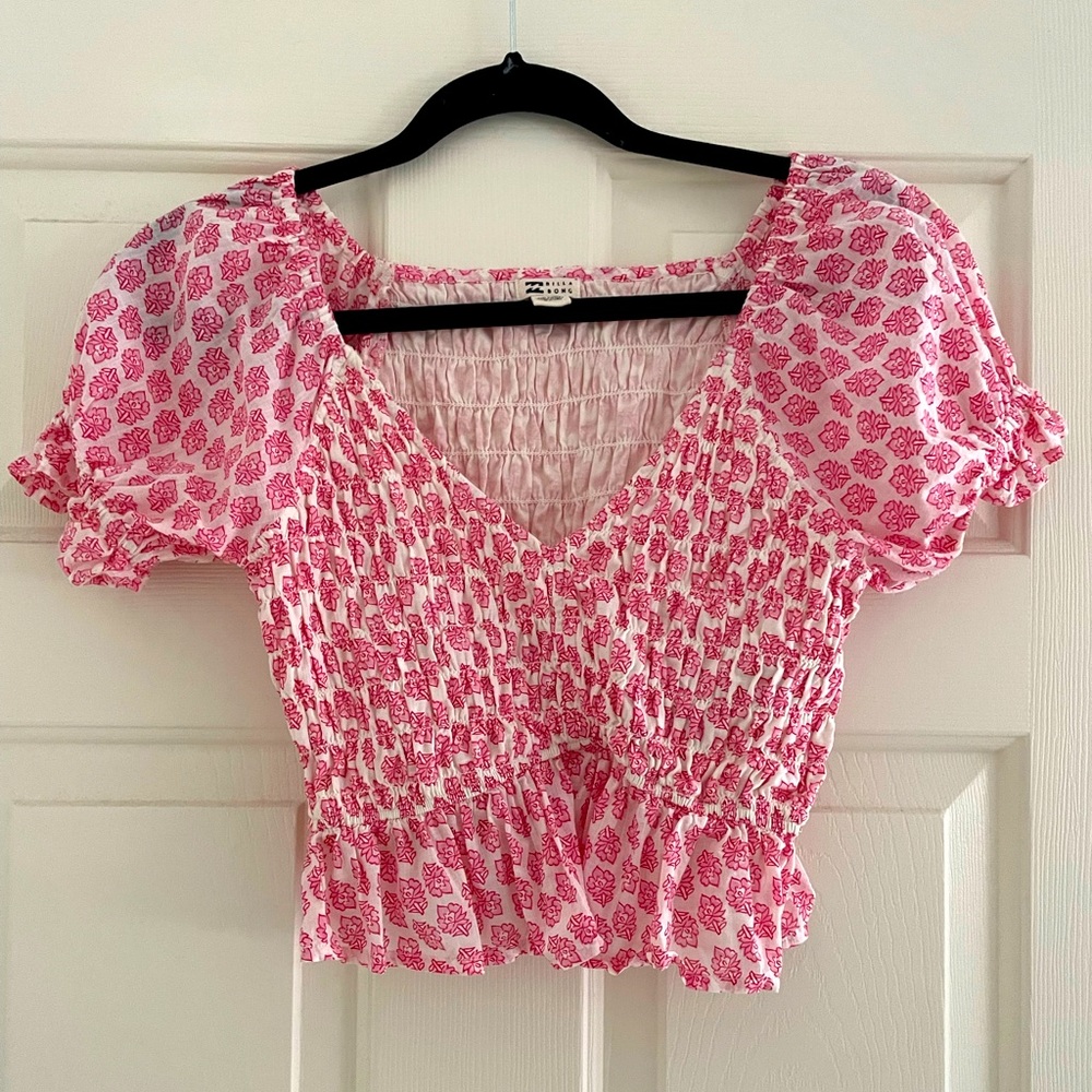 Billabong pink & white ruffled cropped puff sleeve top size S